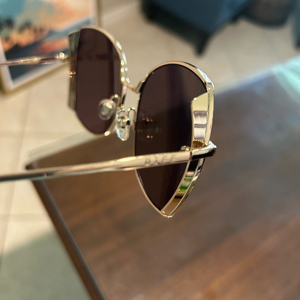Donna - Diff Eyewear Gold Reflective Sunglasses - image 5